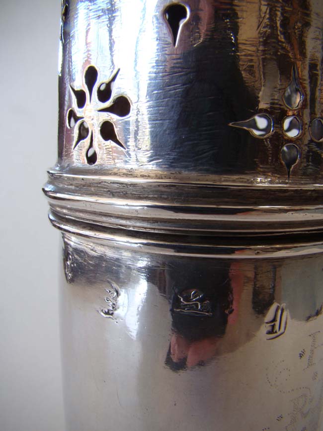 A William & Mary period 'Light House' form Silver Castor, maker C A, London, 1691 — image 3